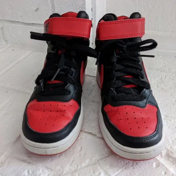 NIKE Boy's Sneakers - Picture 2 of 5